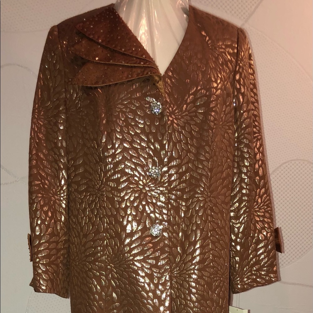 ITALIA Exclusion 2 piece skirt suit